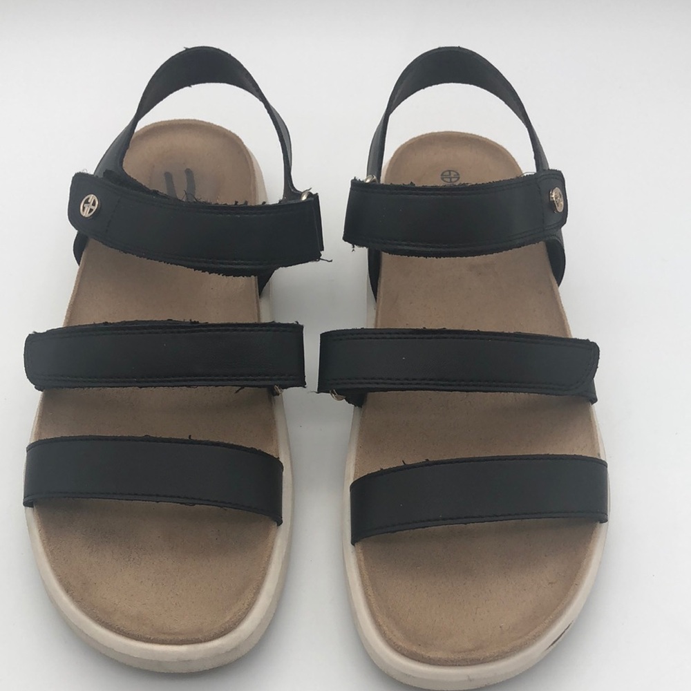 GIANI BERNINI Black Strappy Sandals.